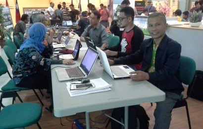 Digital Teknologi marketting produk maupun jasa berkembang amat sangat pesat dan sudah banyak yang merasakan manfaatnya untuk mereka yang punya bisnis memasarkan produk /jasa sendiri. Untuk para pemula yang butuh dan mau belajar bagaimana mendapatkan potensi dari dunia bisnis online bisa ikut belajar di Kursus Digital marketing & Bisnis onLine Padang.